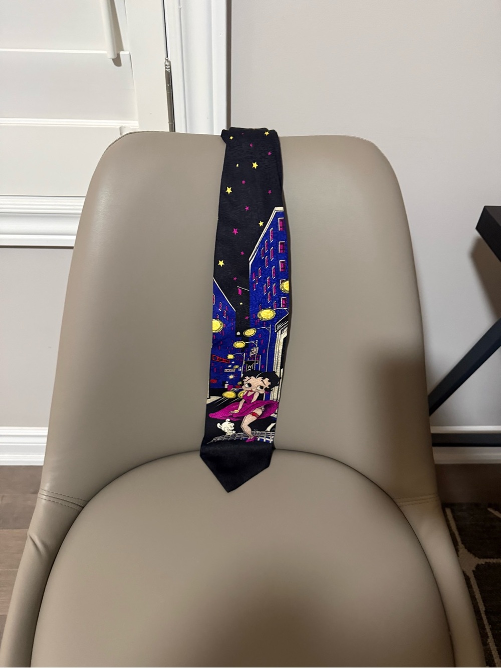 Vintage Betty Boop Print Tie - Fun Nighttime City Design